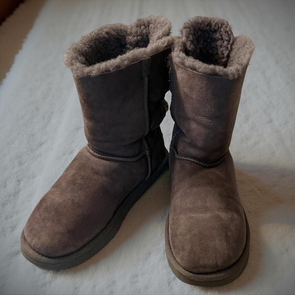 Women’s ⭐️UGG⭐️Grayish/Brown Bailey Bow Boots Size 8 - Picture 12 of 16